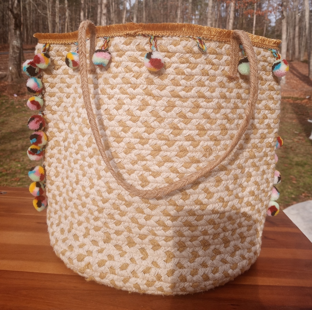 Rainbow pompom woven tote. Med